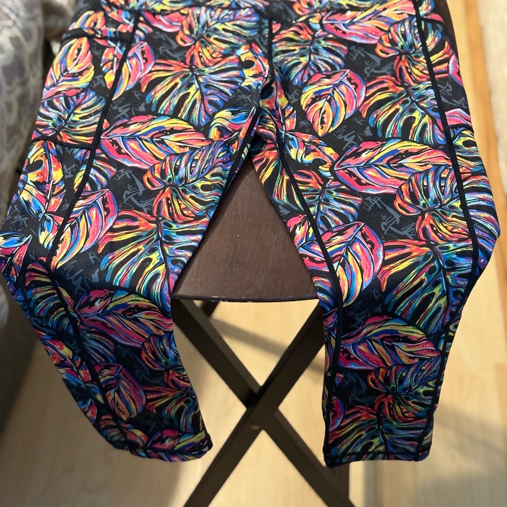Constantly Varied Gear Multicolor Leaf Print Leggings - Capri - Large